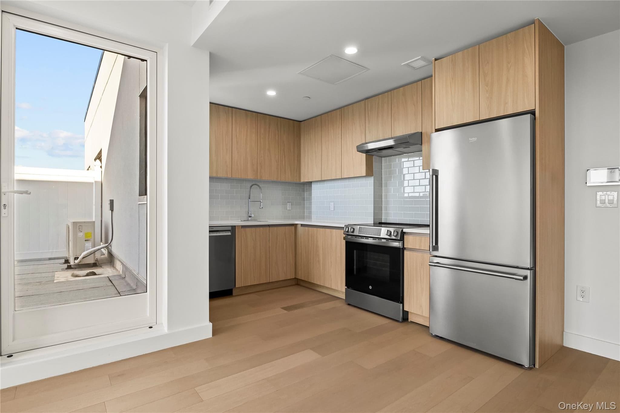 150-02 Northern Boulevard Unit: 6E thumbnail 10
