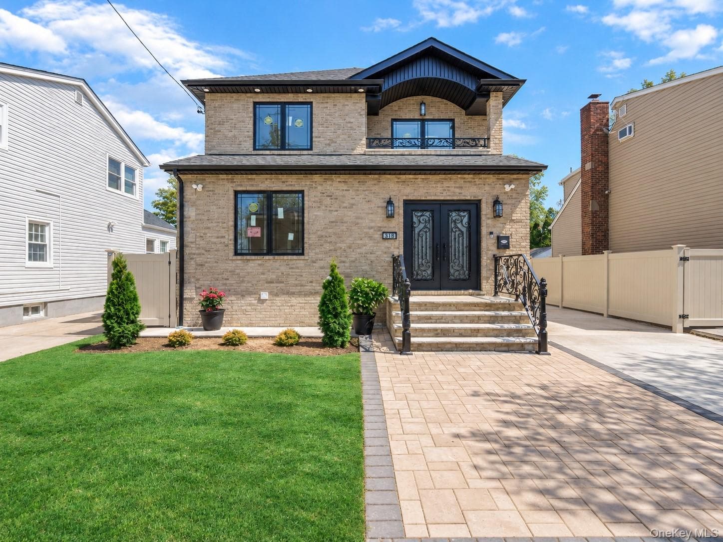 918 N 6th Street, North New Hyde Park