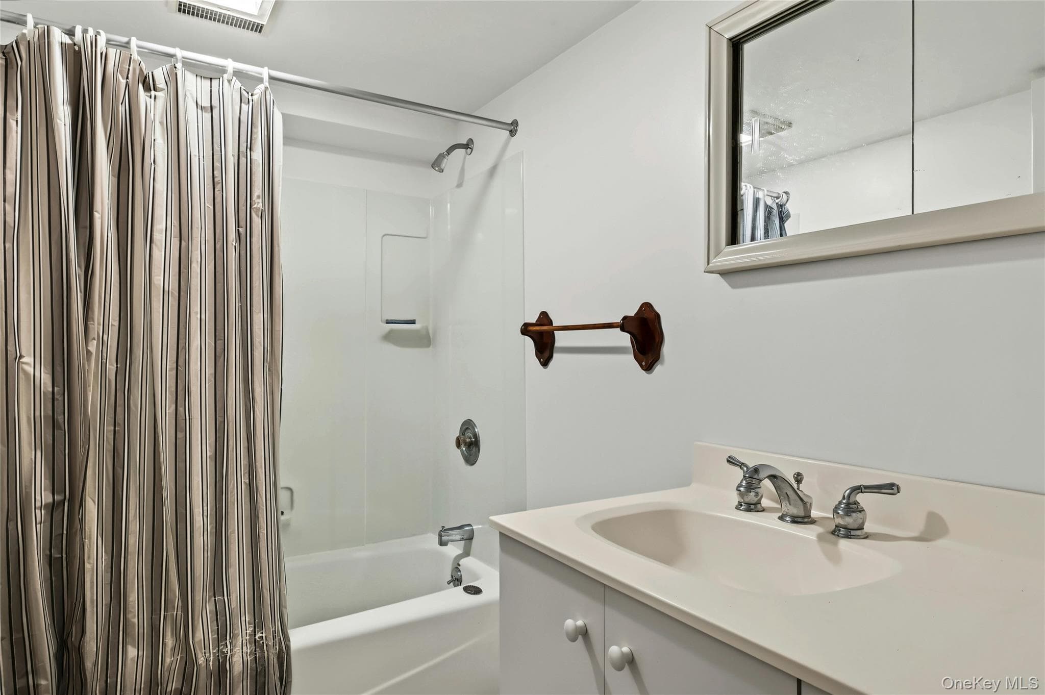 930 Tooker Avenue thumbnail 17