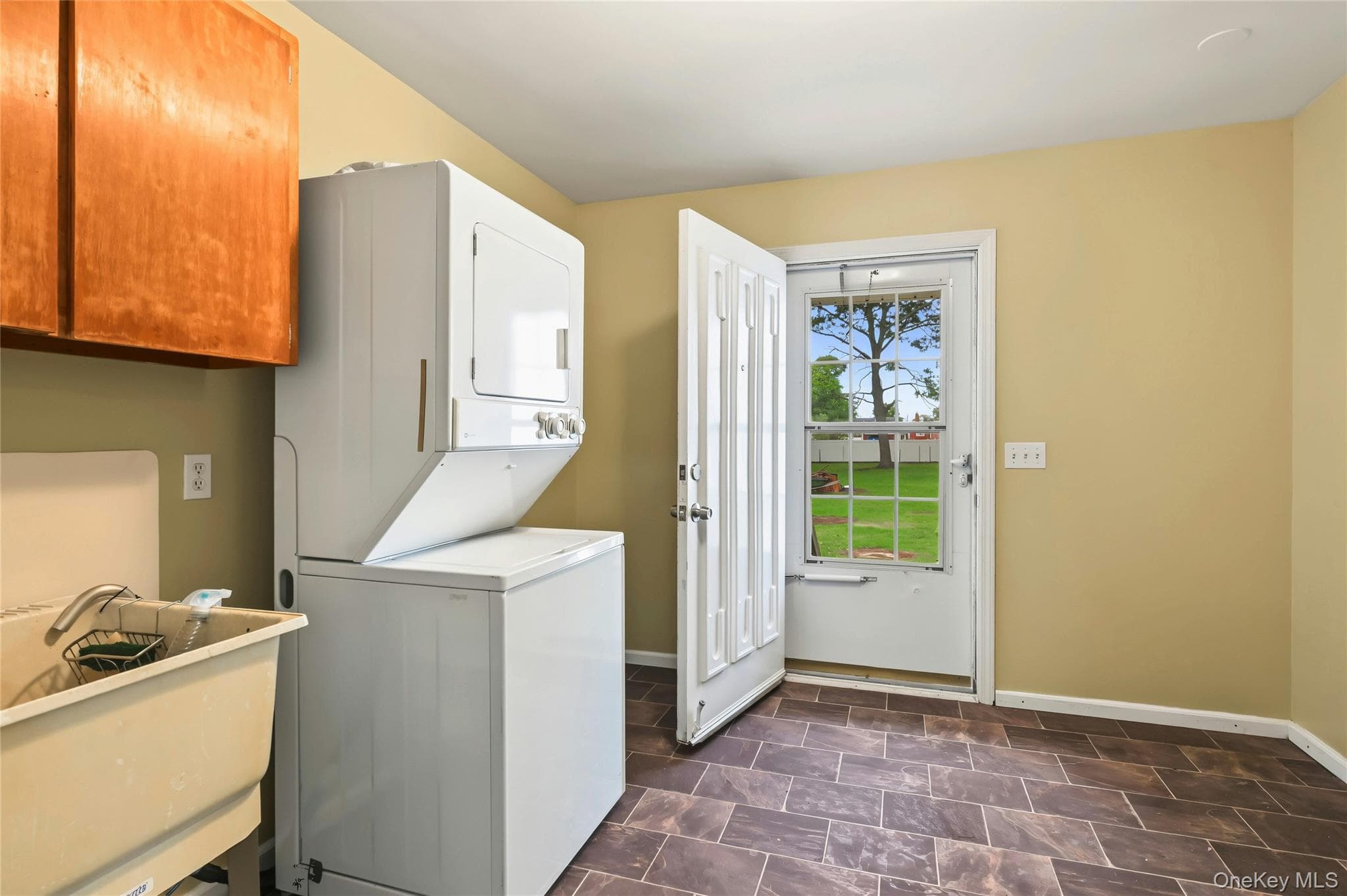 930 Tooker Avenue thumbnail 10