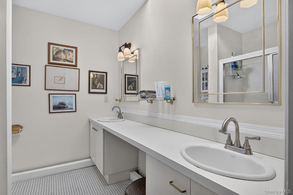 160 Hillside Avenue thumbnail 18