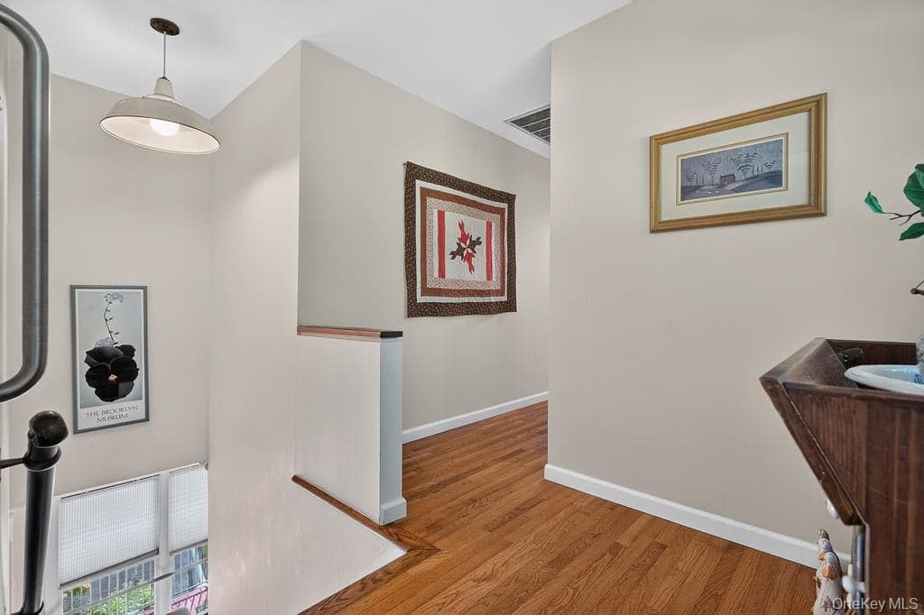 160 Hillside Avenue thumbnail 14