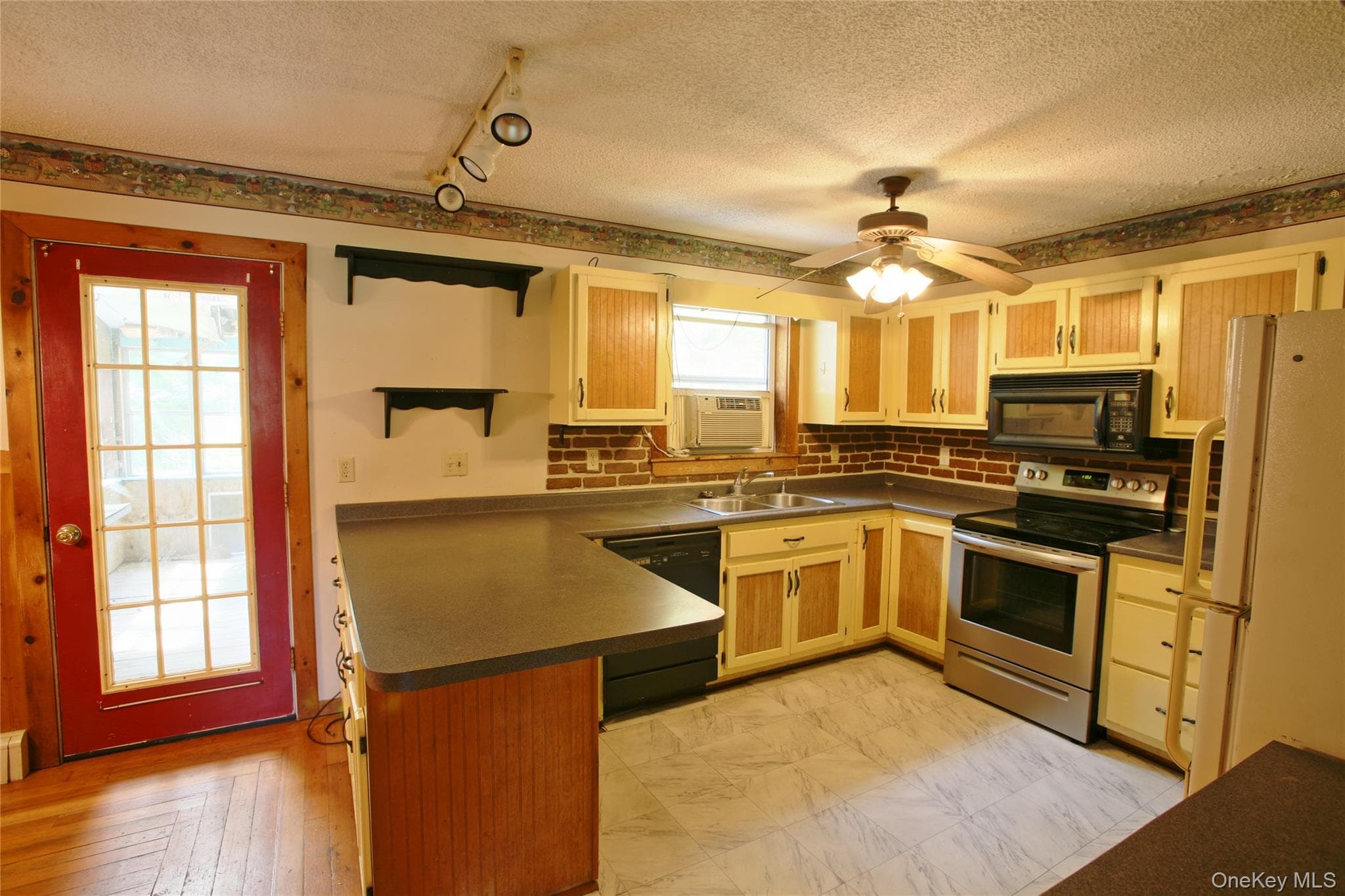 16 Elizabeth Drive thumbnail 21