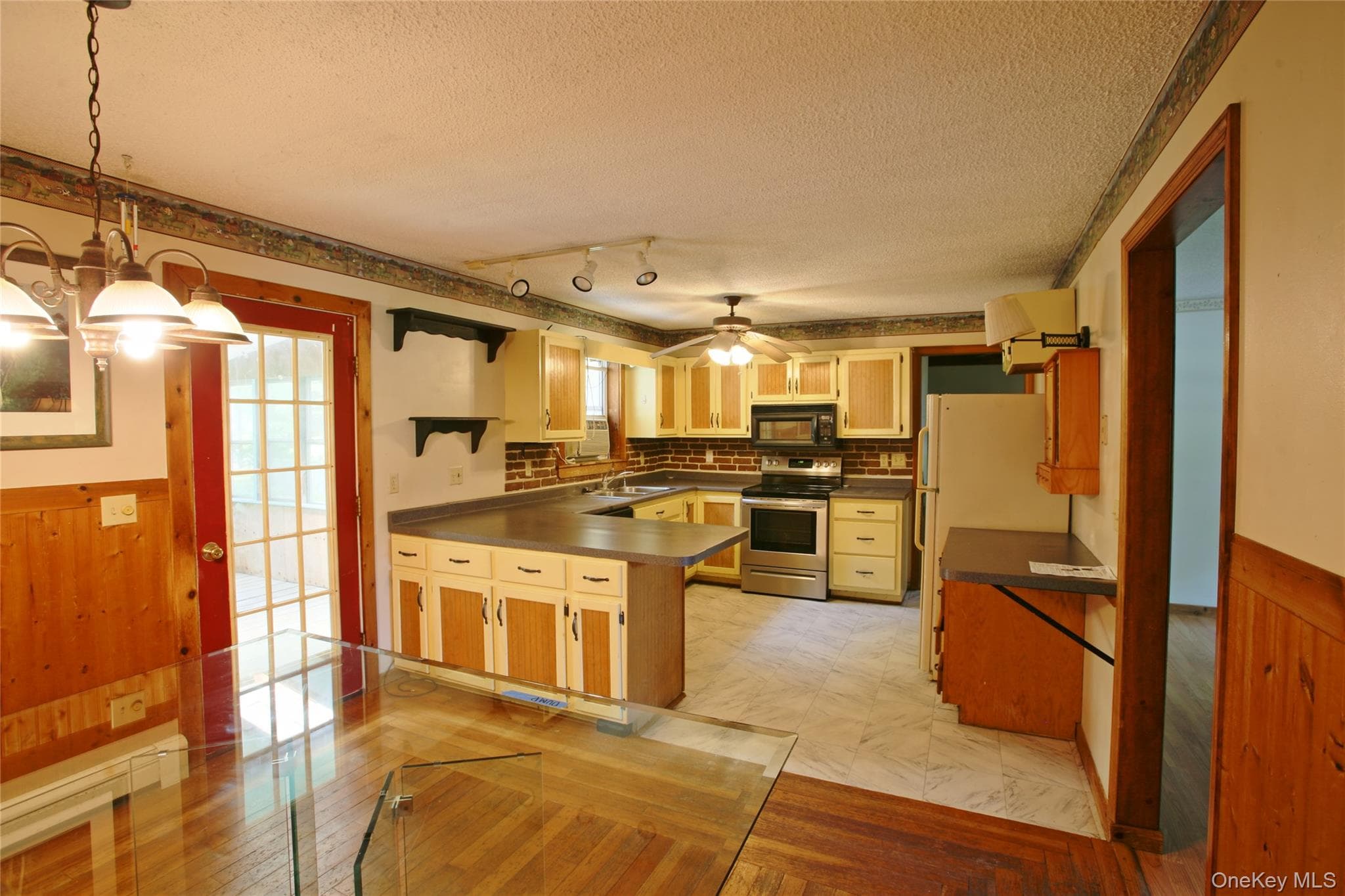 16 Elizabeth Drive thumbnail 19