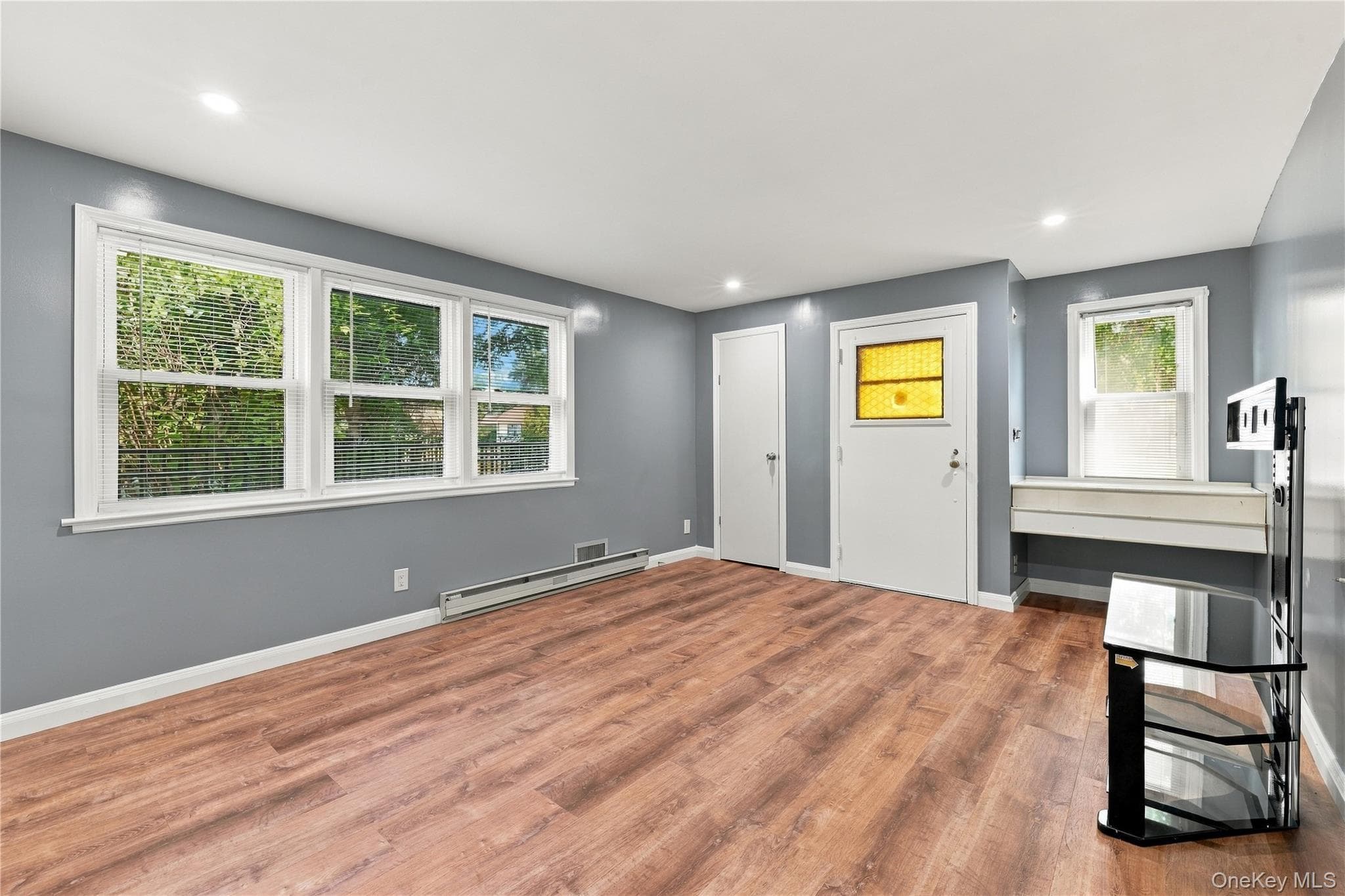 201 Hempstead Avenue thumbnail 15