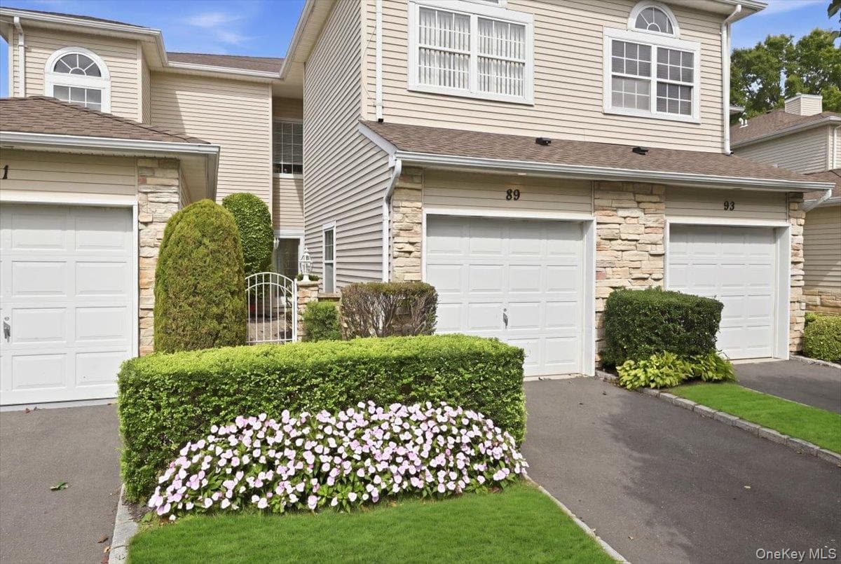 89 Windwatch Drive, Hauppauge