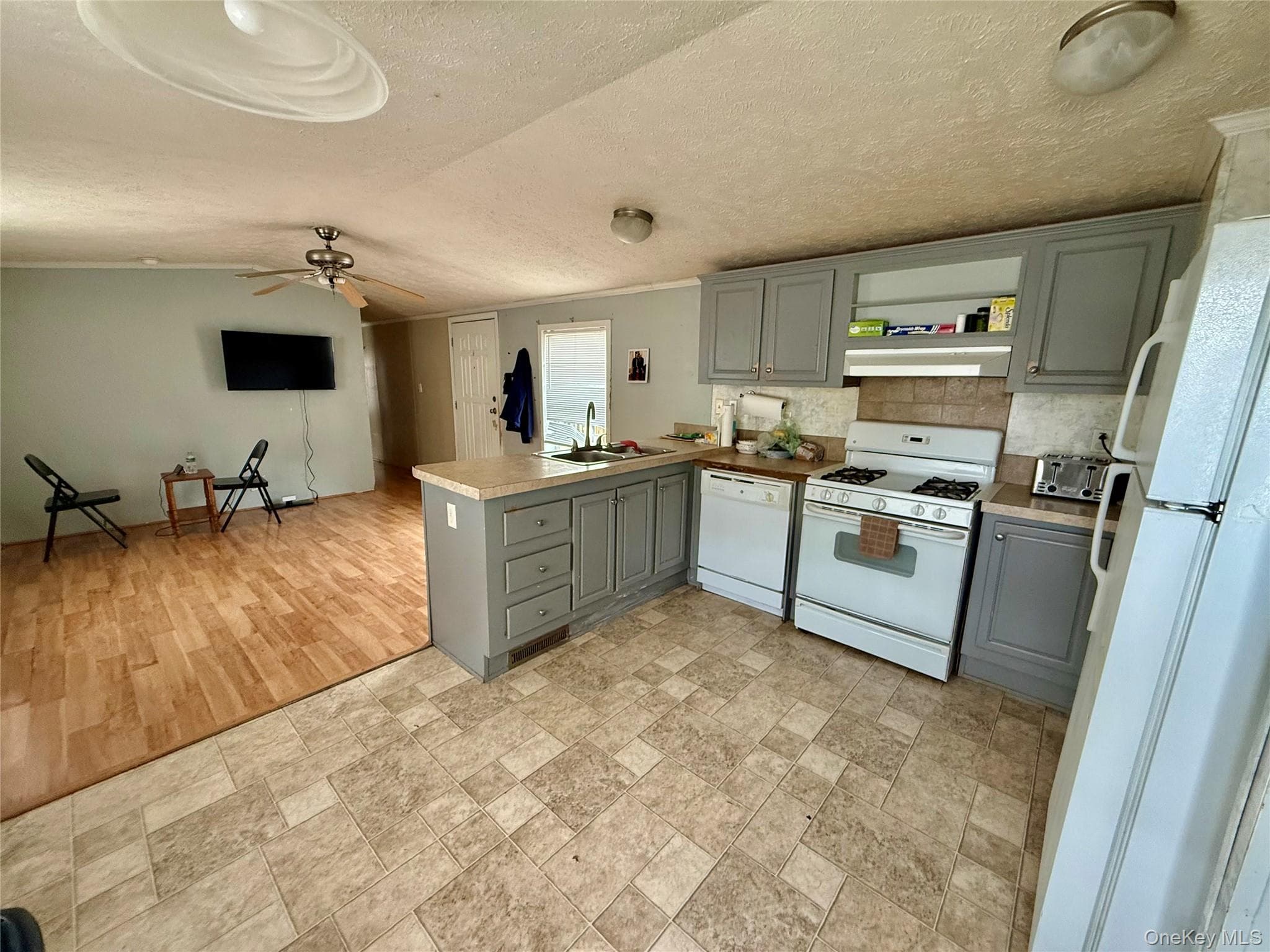 568 Gulliver Terrace thumbnail 5
