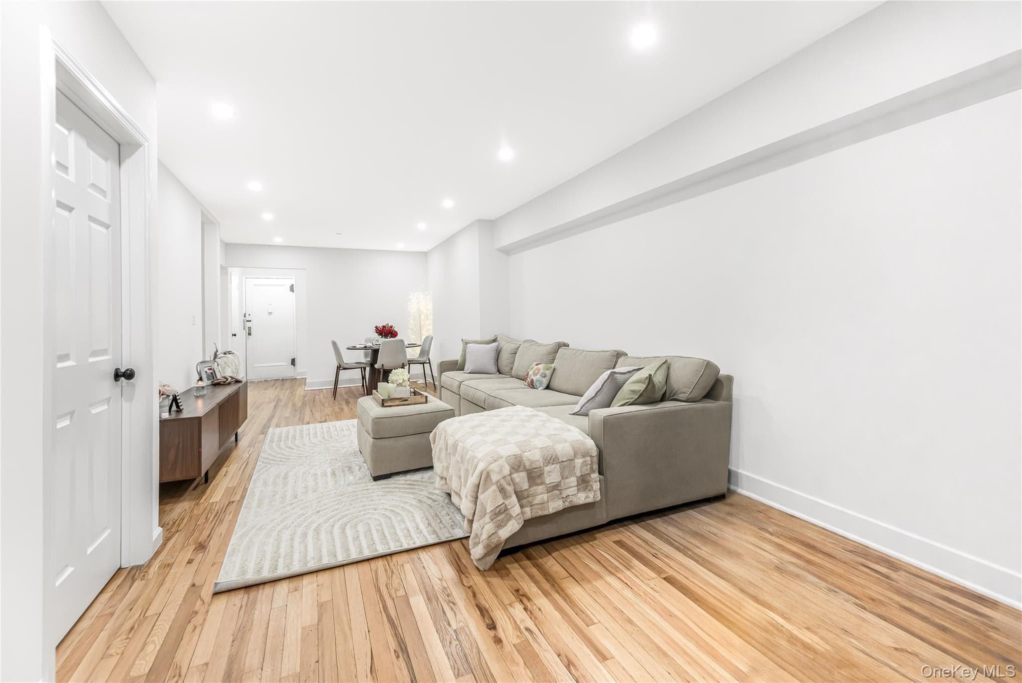 525 W 235th Street Unit: 3F thumbnail 3