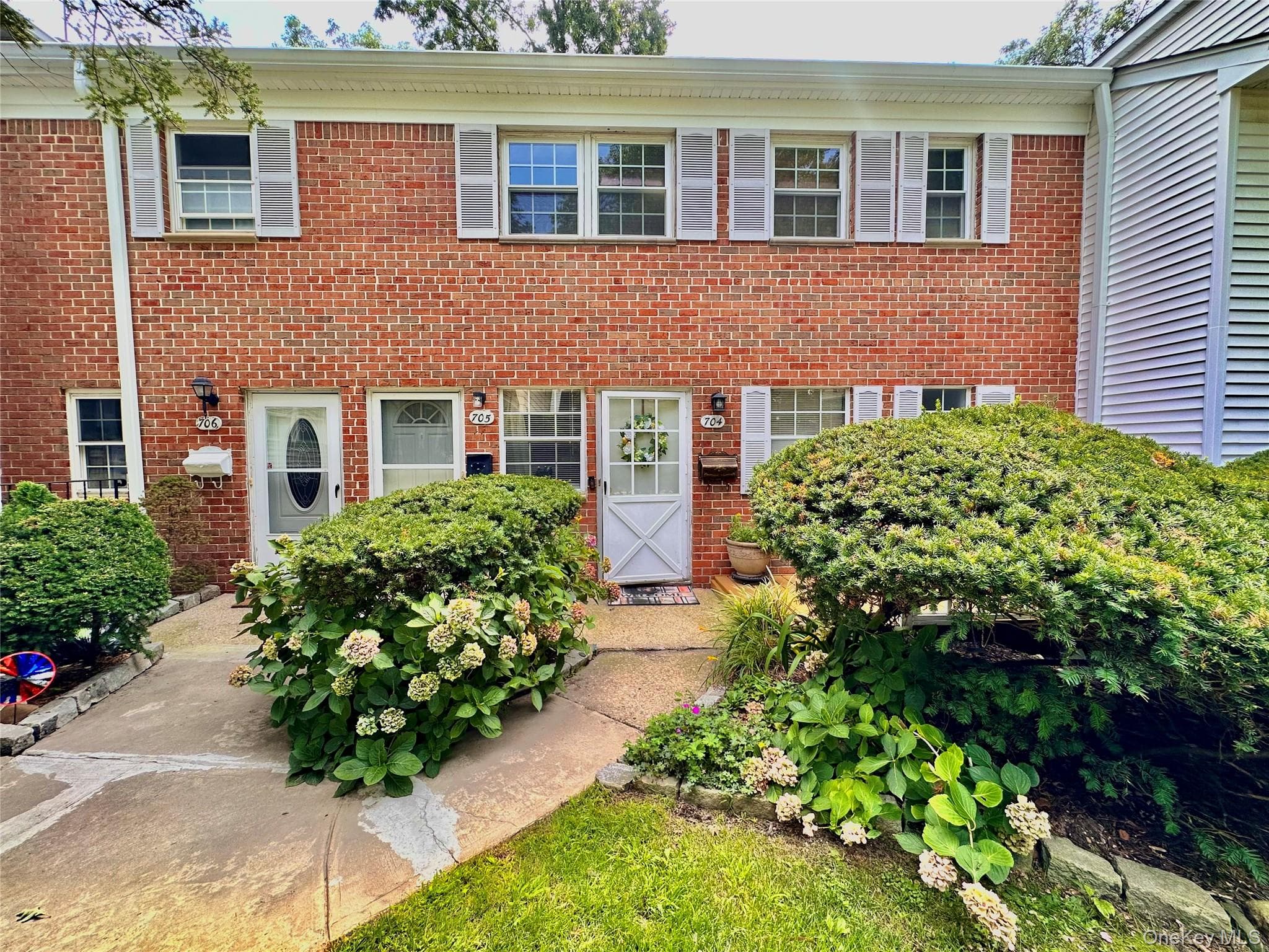 704 Towne House Village Unit: 704, Hauppauge