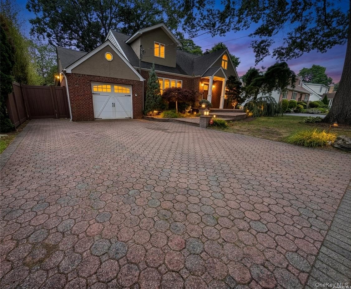 396 Chestnut Avenue, East Meadow