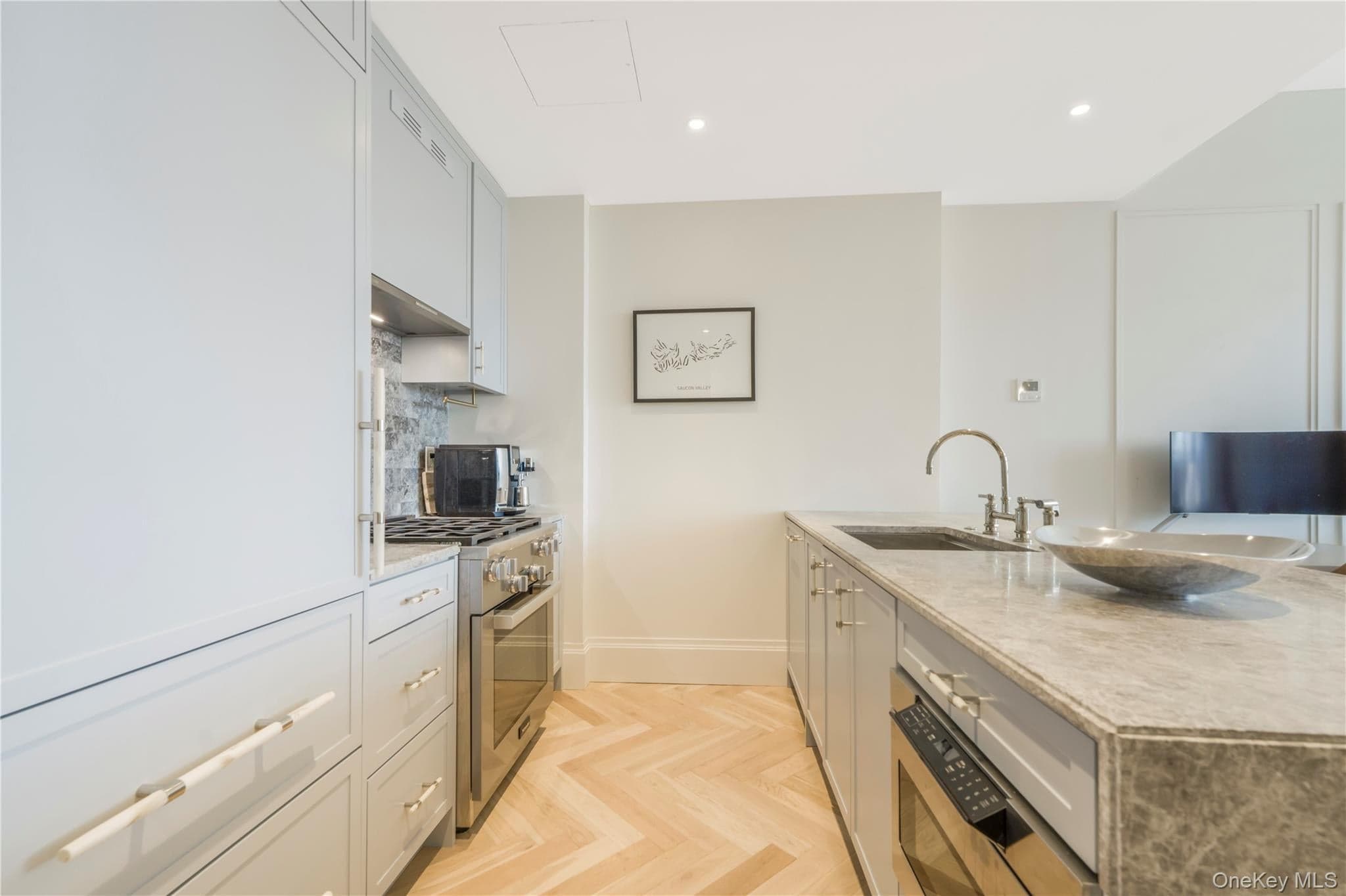 250 E 21st Street Unit: 9D thumbnail 6