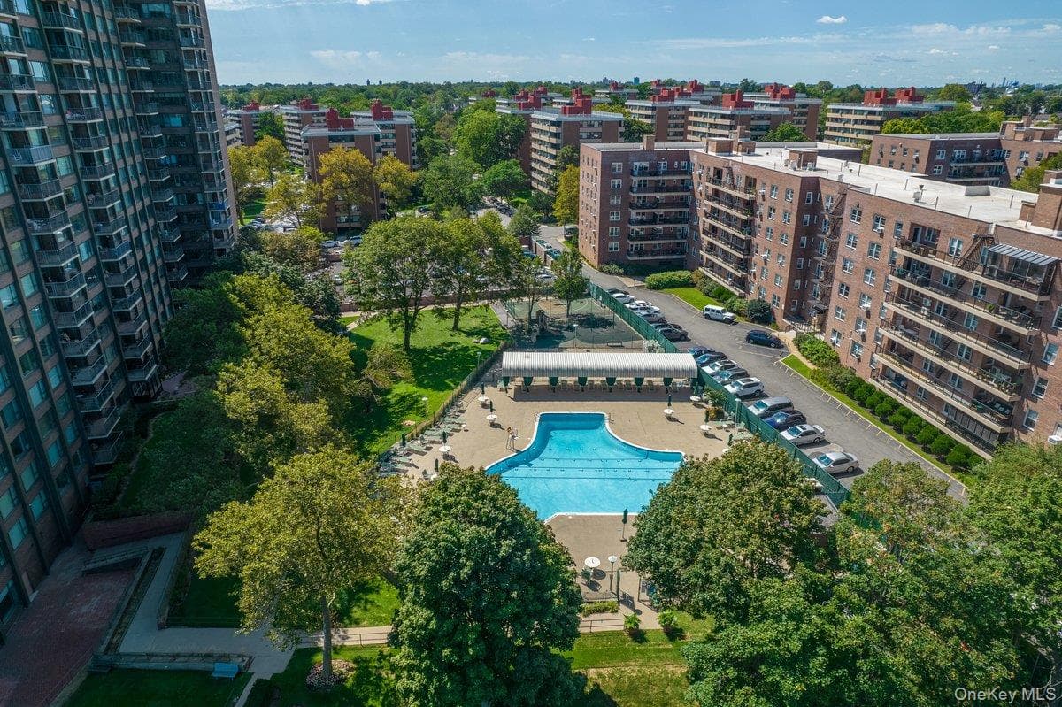 166-25 Powells Cove Boulevard Unit: 4L thumbnail 3