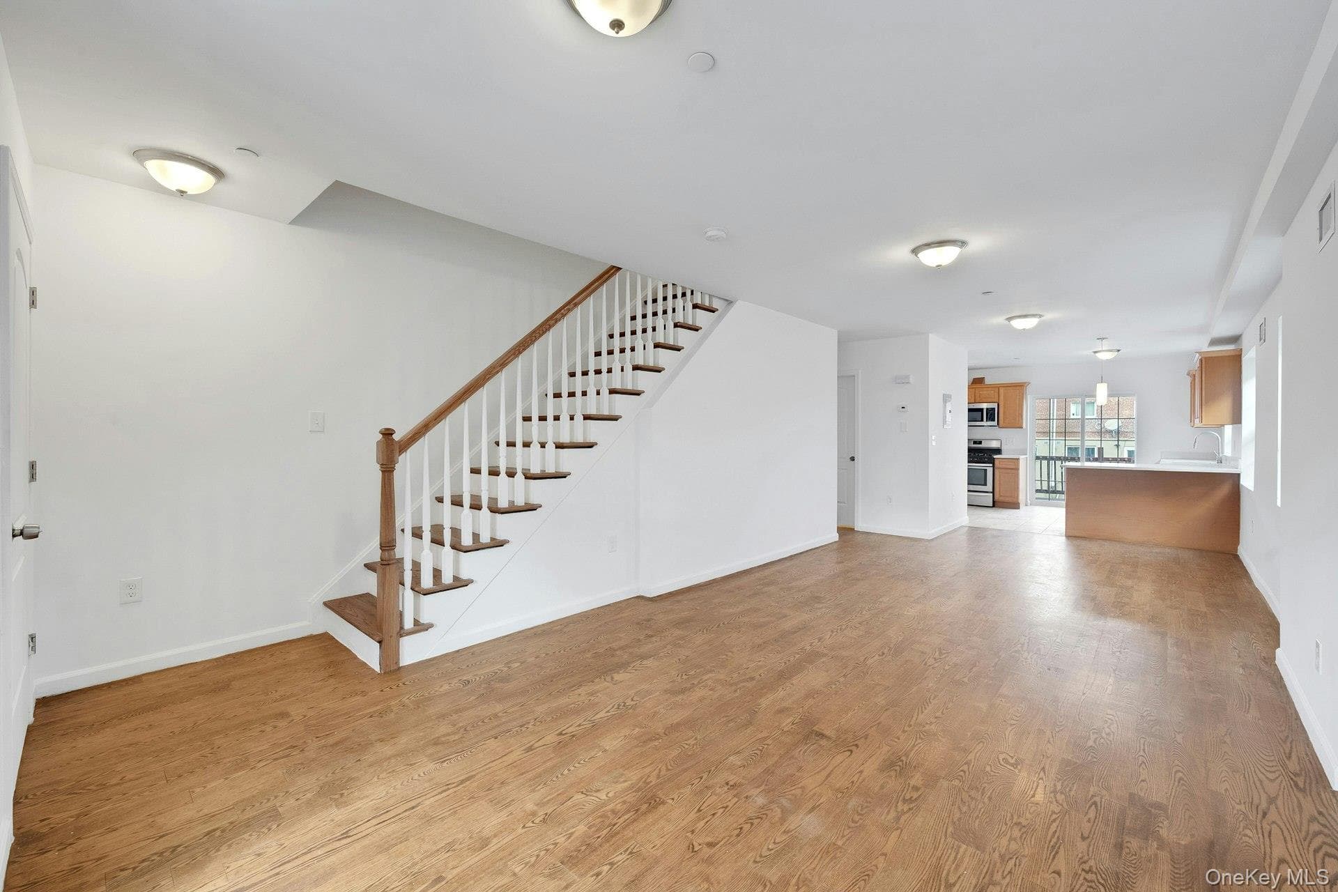 820 Hollywood Avenue thumbnail 5