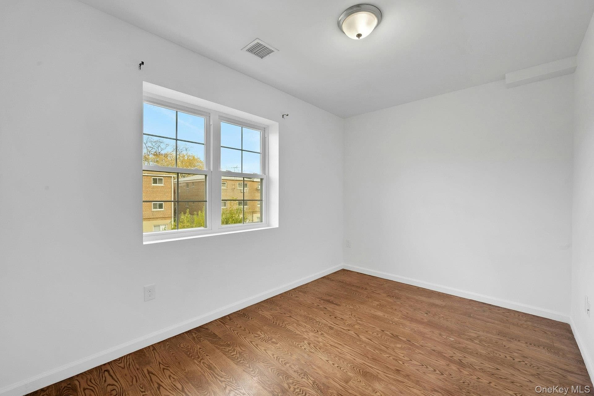 820 Hollywood Avenue thumbnail 25