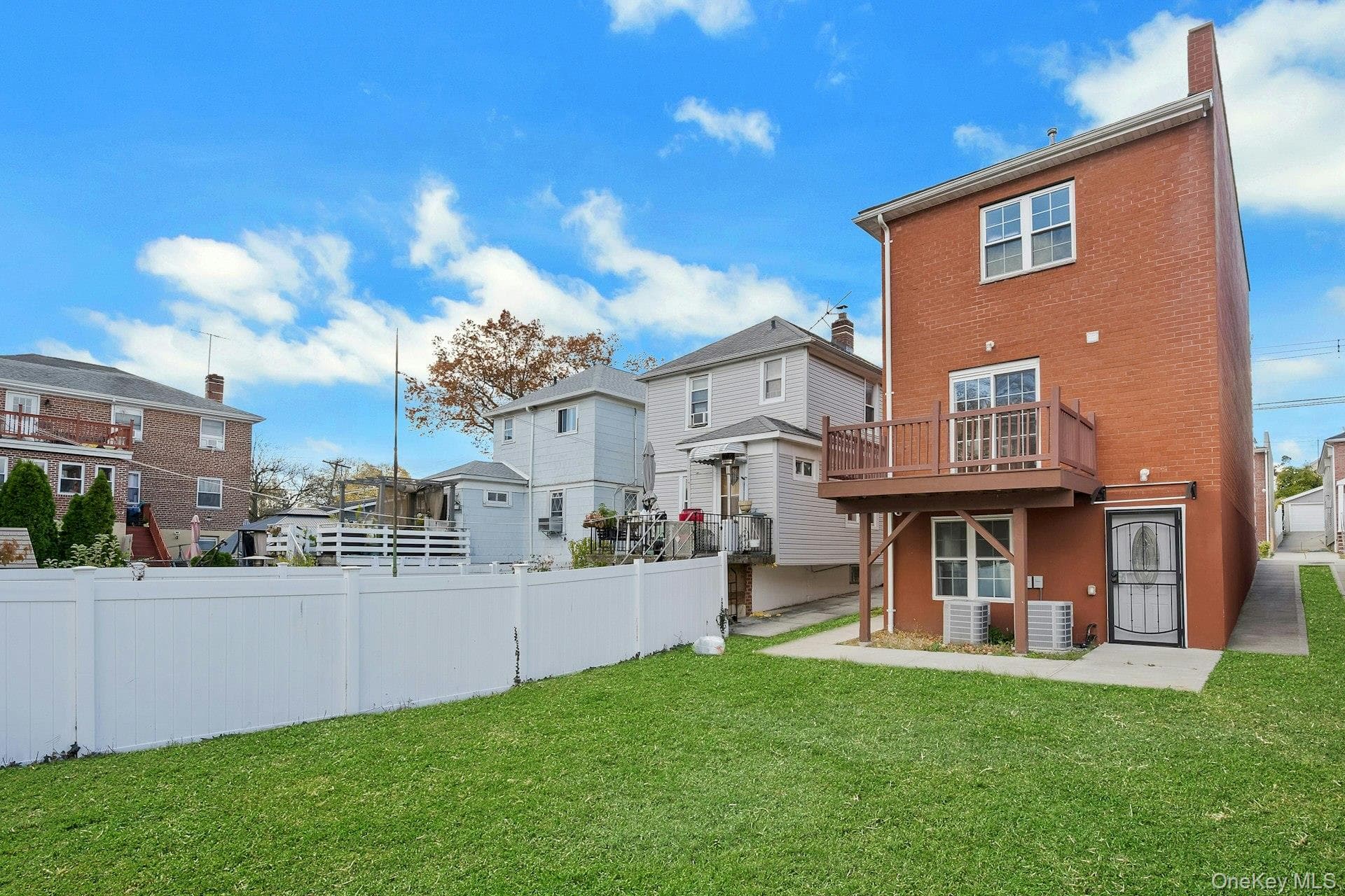 820 Hollywood Avenue thumbnail 37