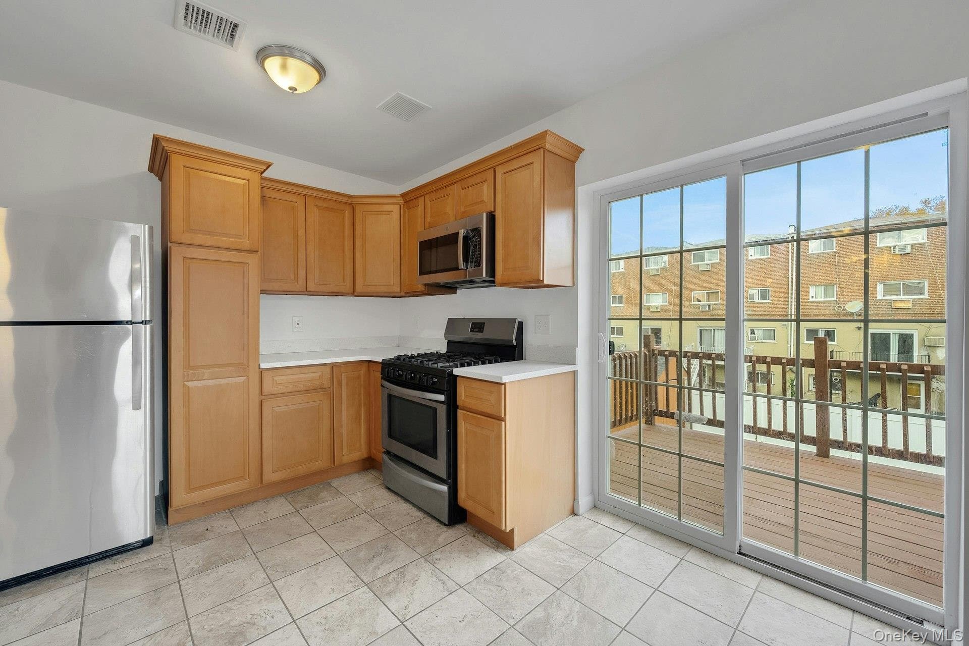820 Hollywood Avenue thumbnail 12