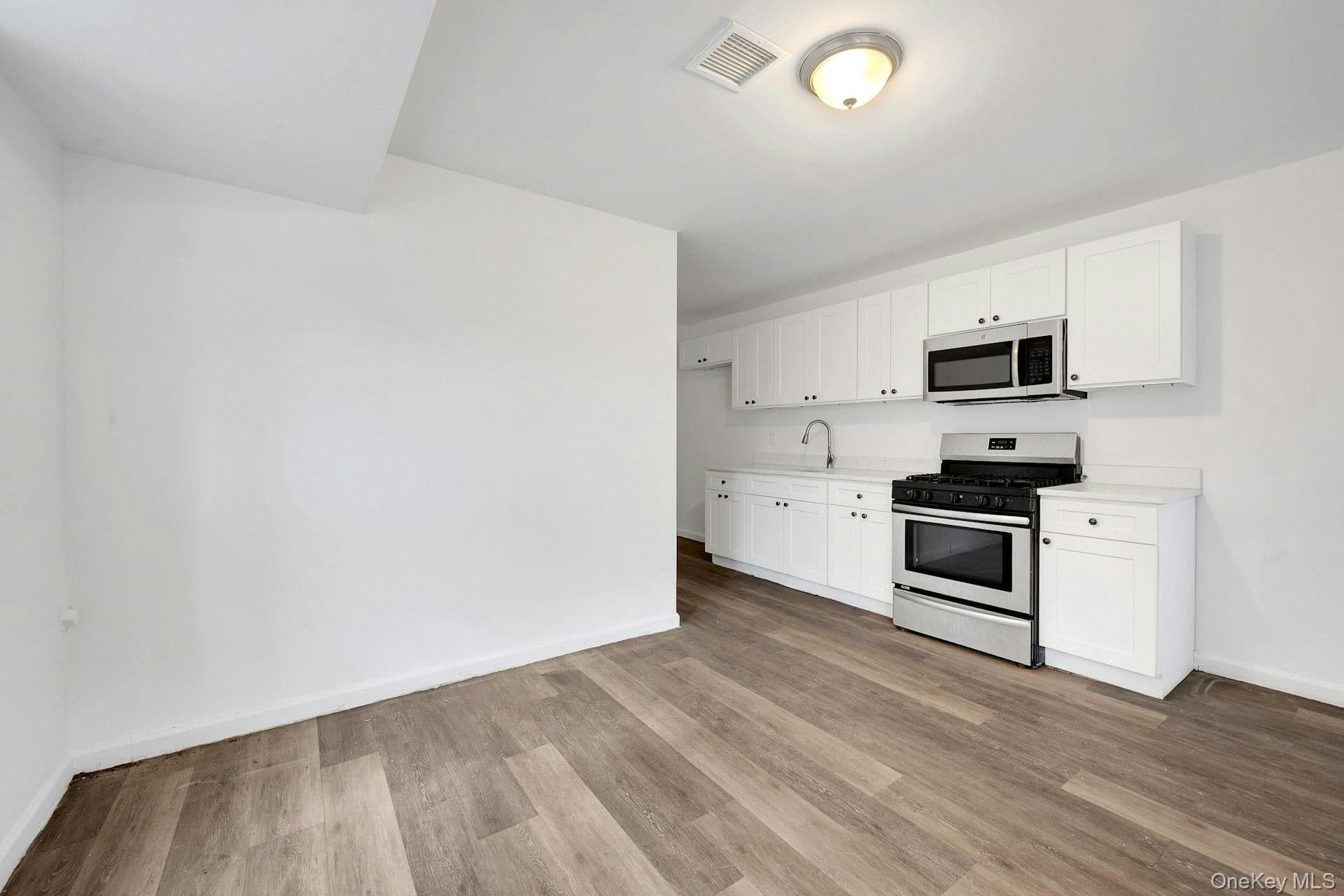 820 Hollywood Avenue thumbnail 35