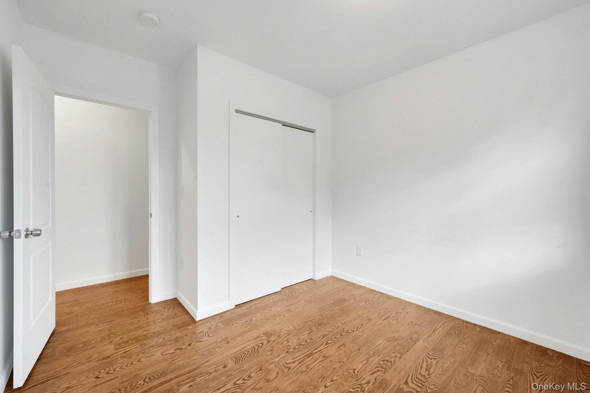 820 Hollywood Avenue thumbnail 22