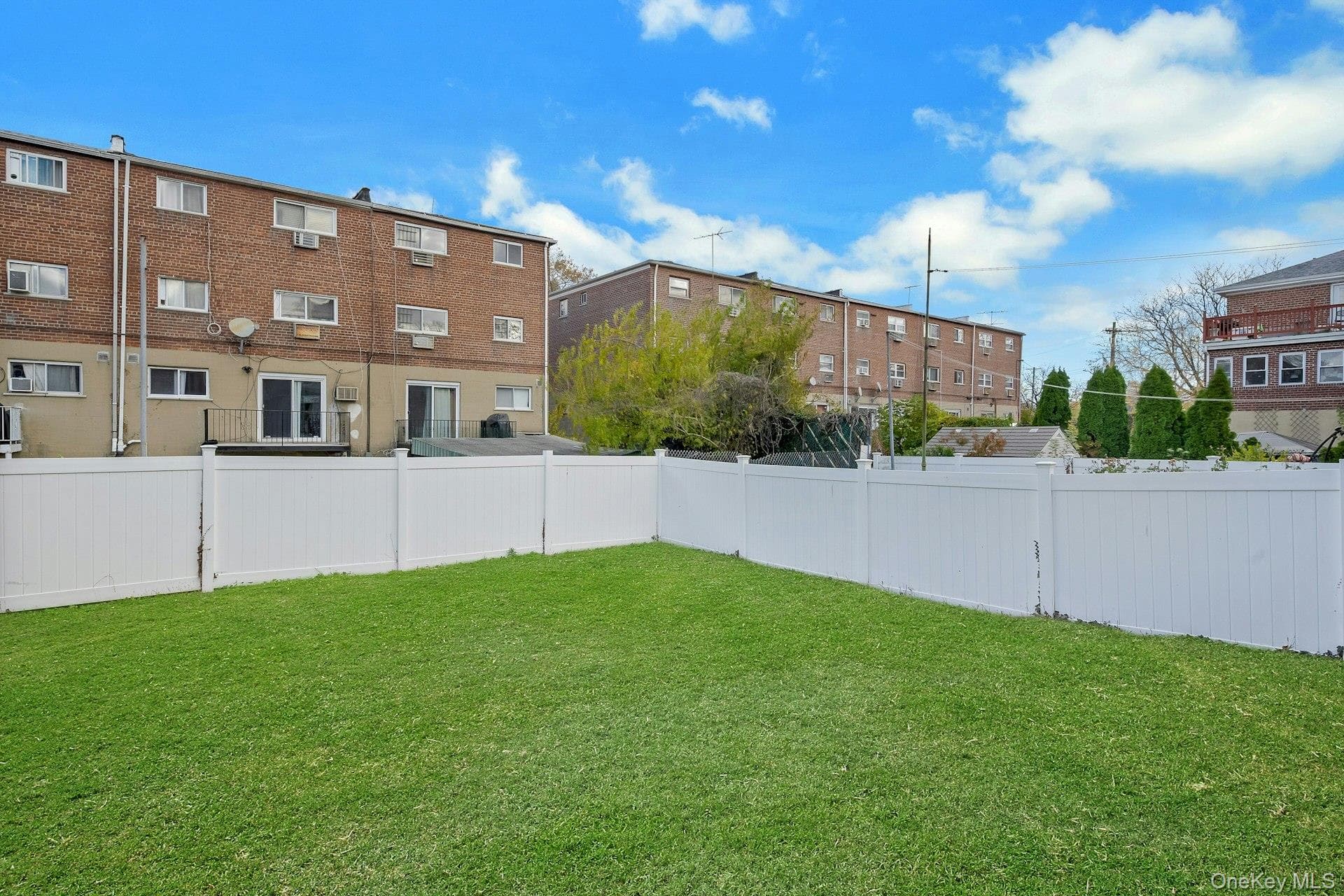 820 Hollywood Avenue thumbnail 36