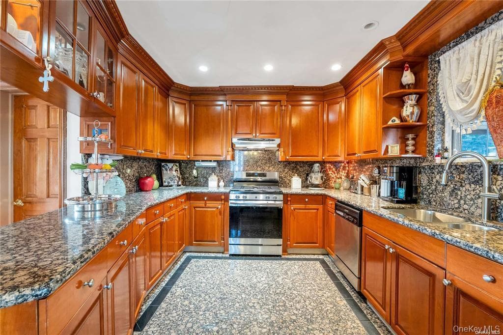 50-43 192nd Street thumbnail 4