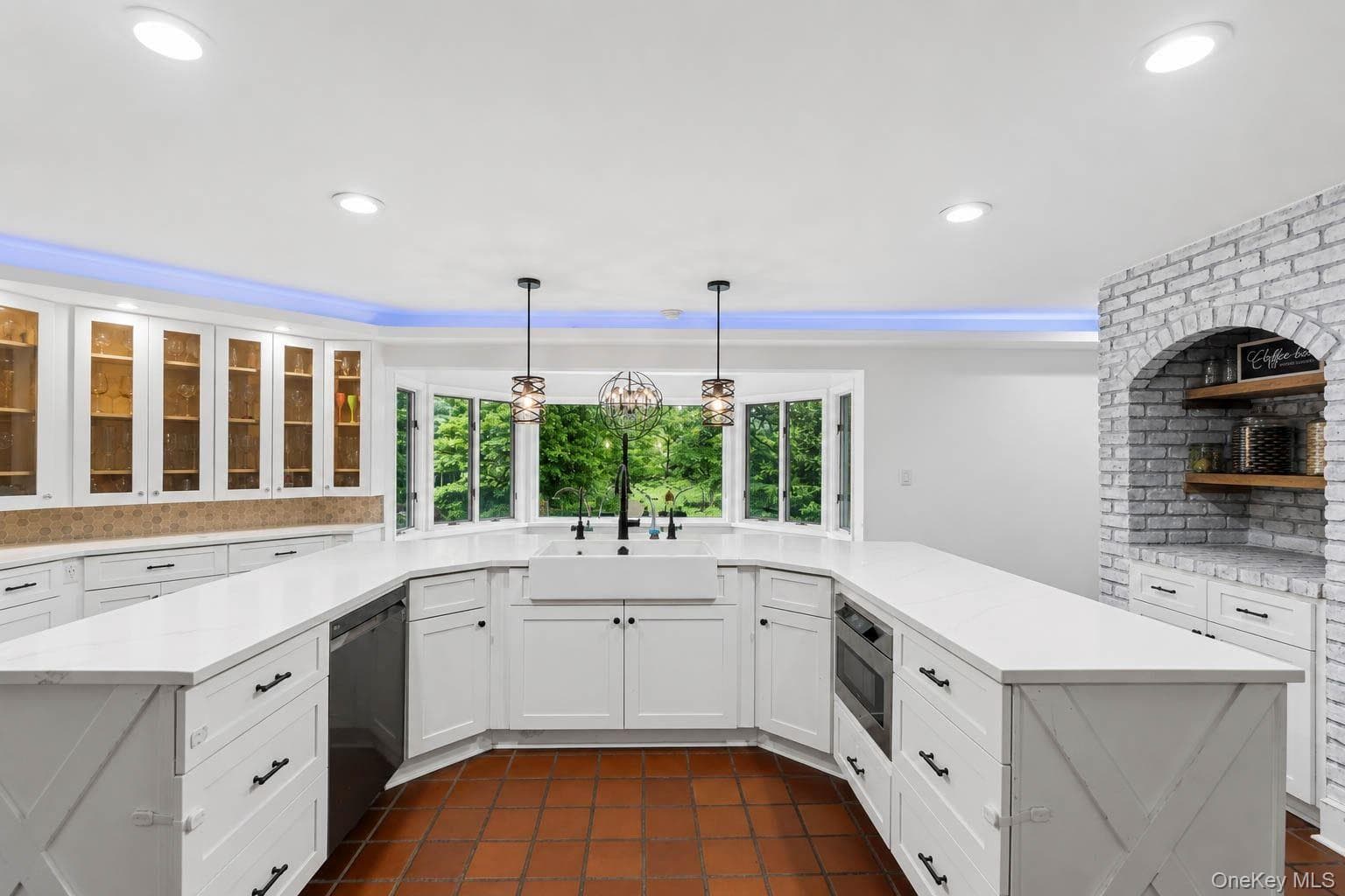450 Oyster Bay Road thumbnail 11