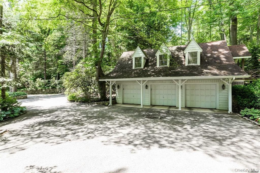 450 Oyster Bay Road thumbnail 24