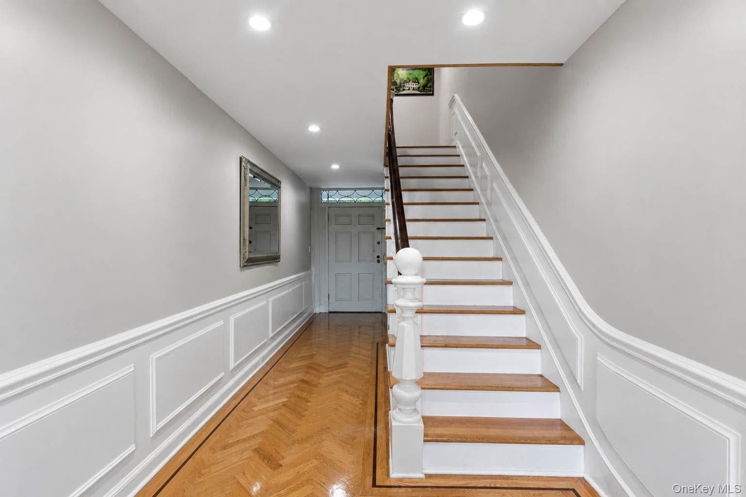 450 Oyster Bay Road thumbnail 5
