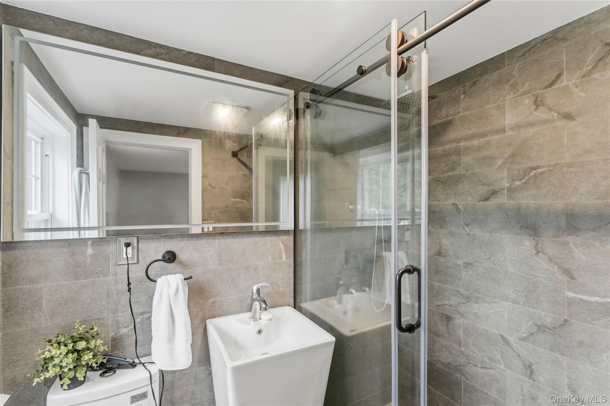 450 Oyster Bay Road thumbnail 23