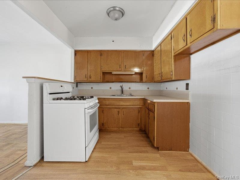 1058 E 211th Street thumbnail 16
