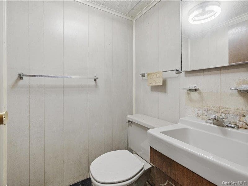 1058 E 211th Street thumbnail 21