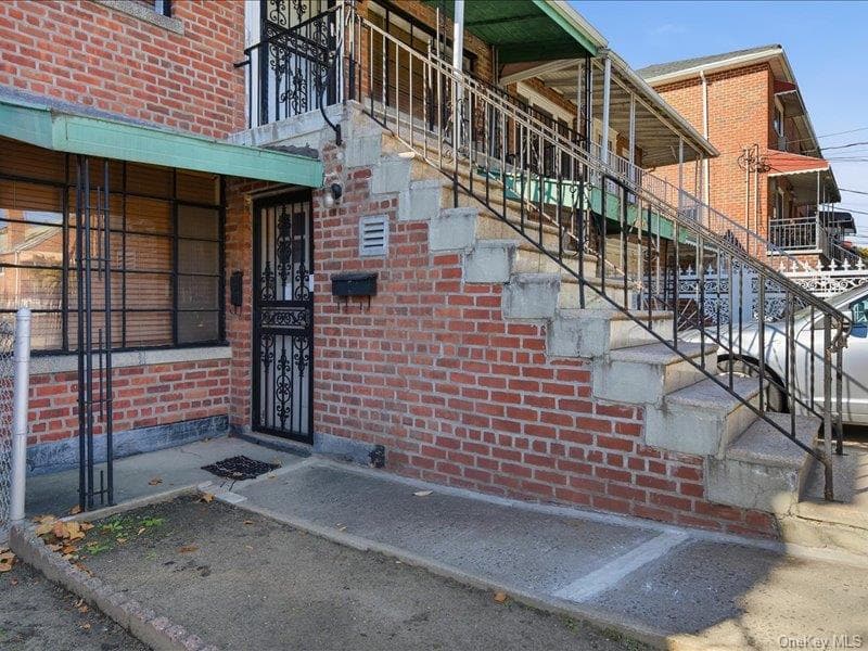 1058 E 211th Street thumbnail 3