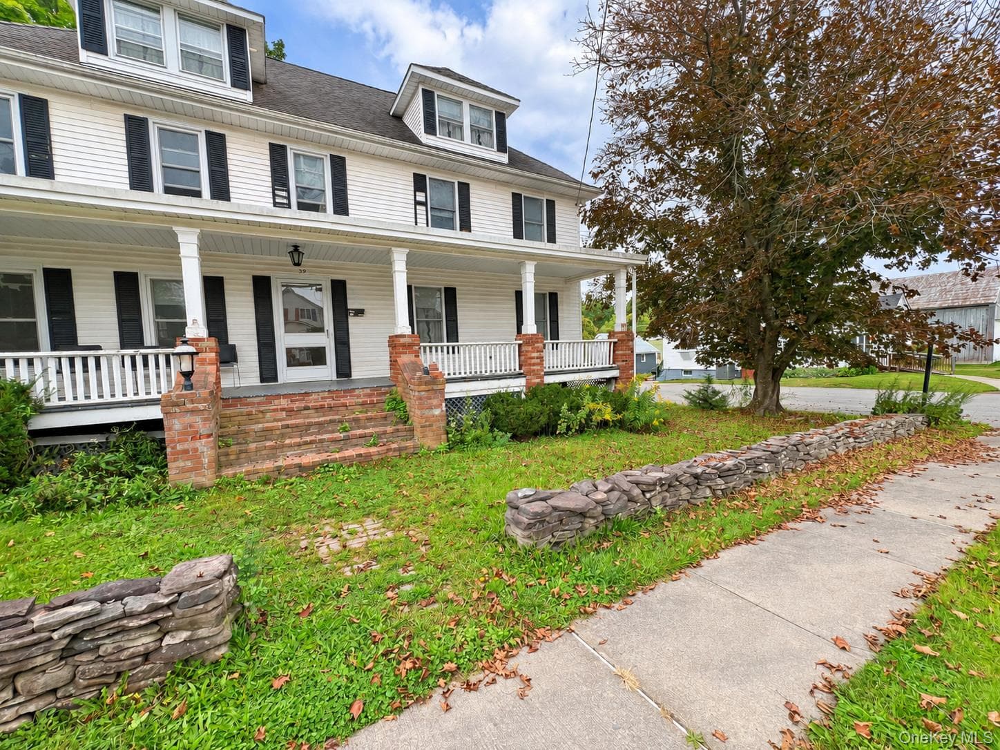 39 Maple Avenue thumbnail 3