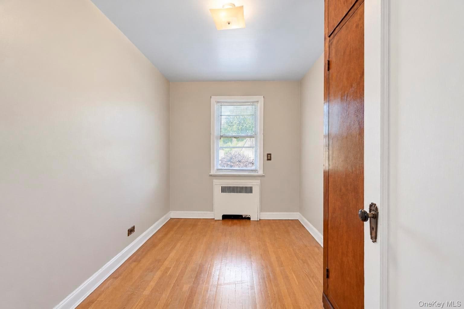 1845 Hering Avenue thumbnail 32
