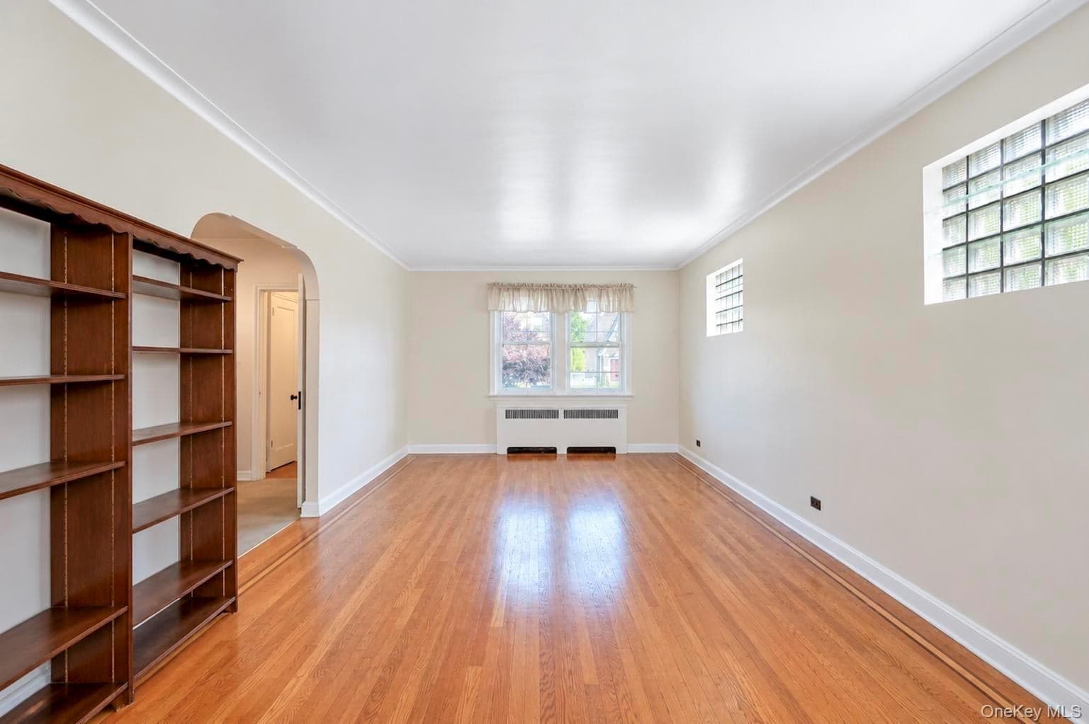 1845 Hering Avenue thumbnail 16
