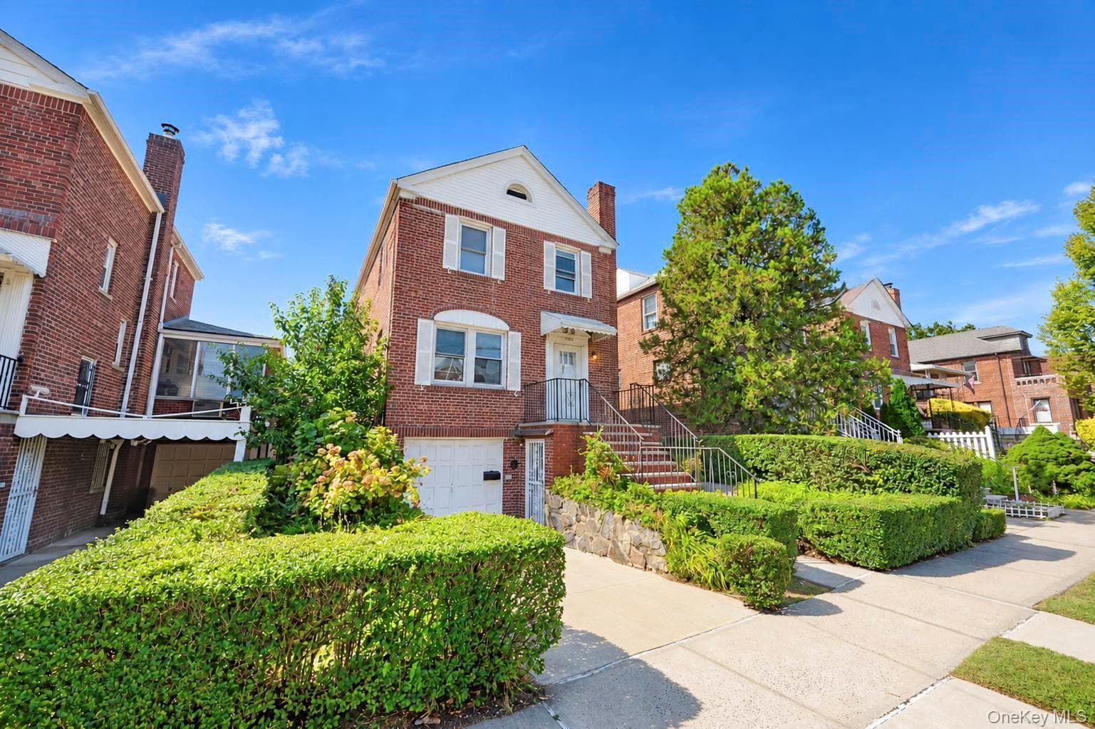 1845 Hering Avenue thumbnail 4