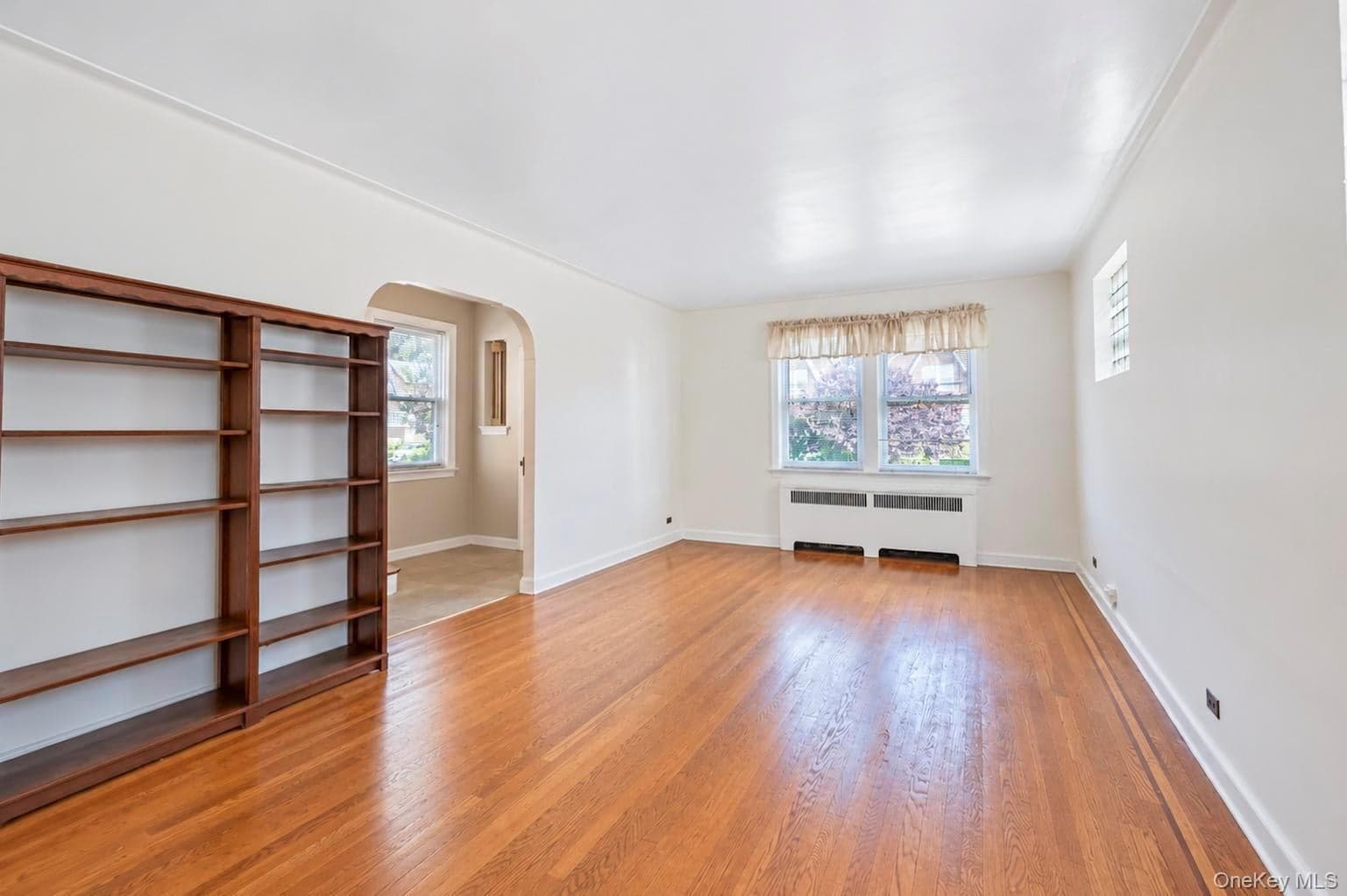 1845 Hering Avenue thumbnail 15