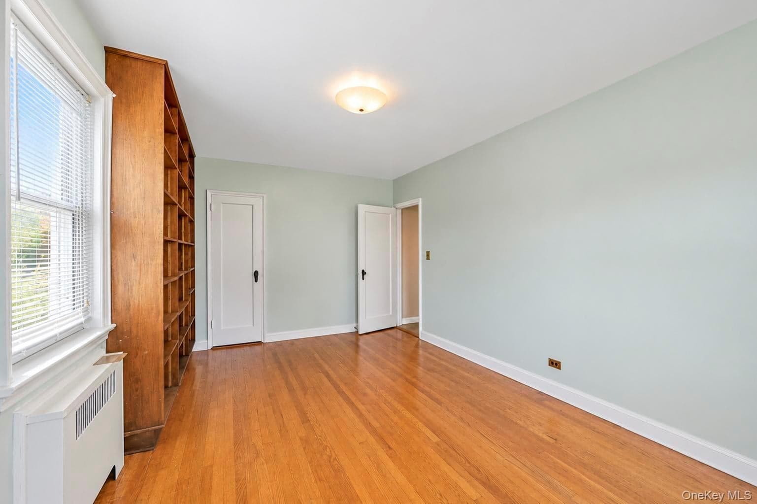 1845 Hering Avenue thumbnail 29