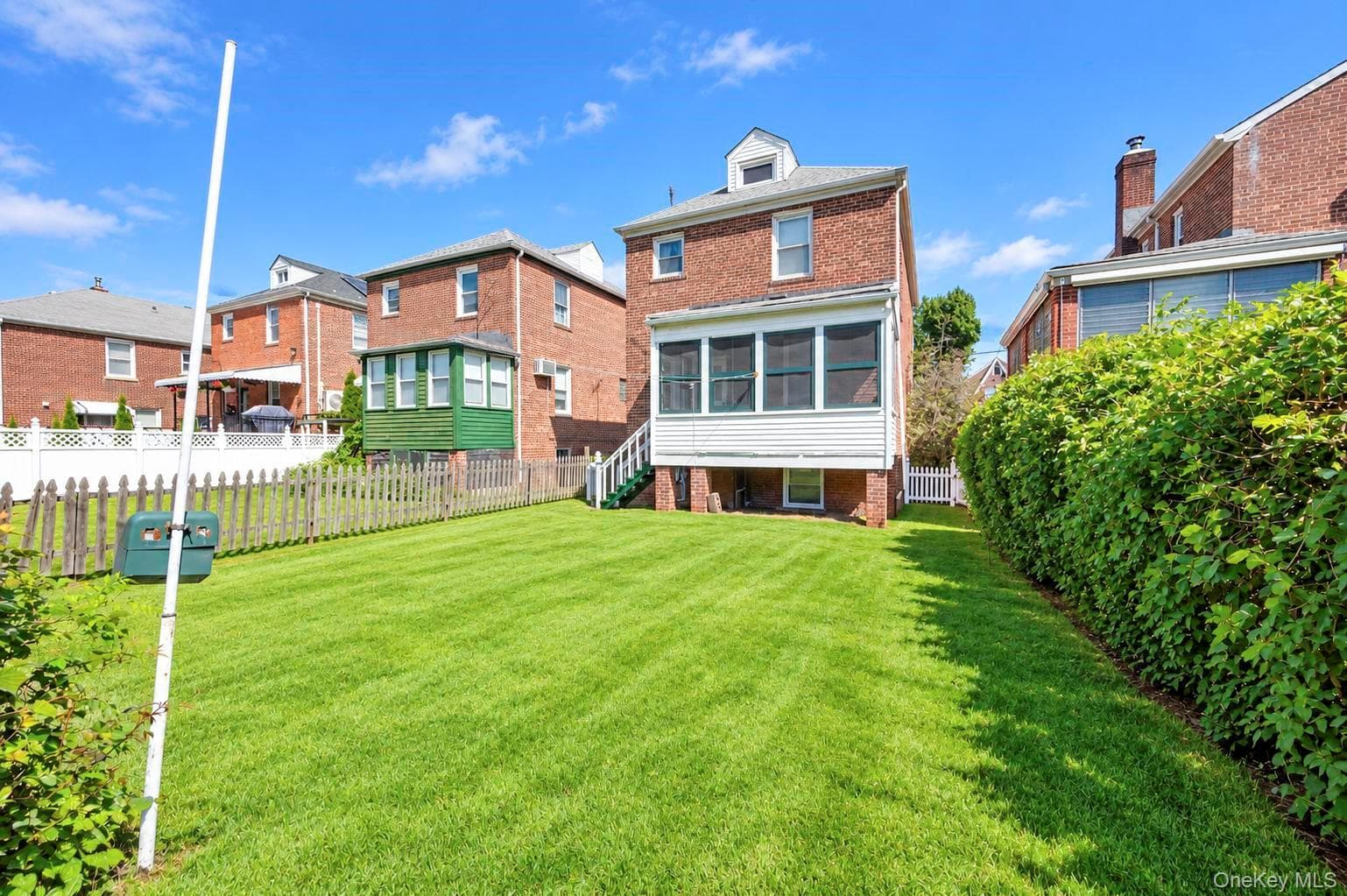 1845 Hering Avenue thumbnail 9