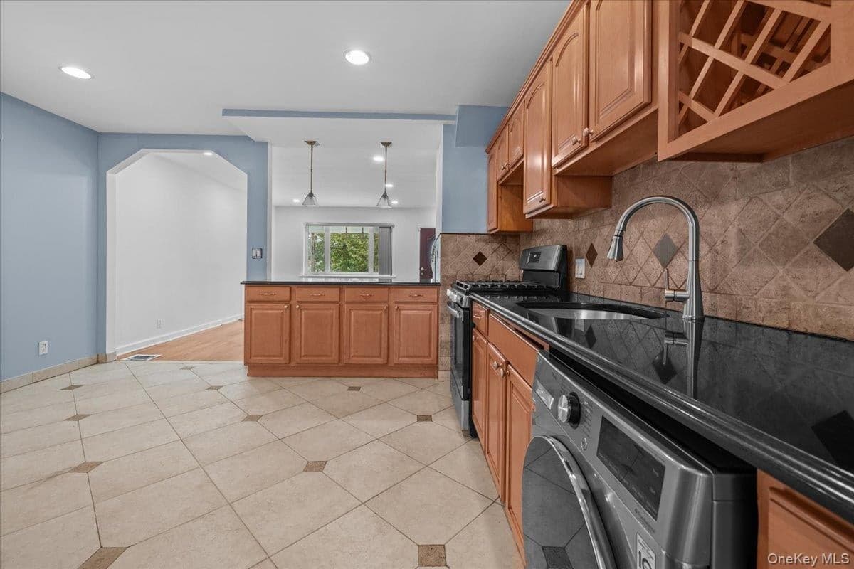 2351 Kingsland Avenue thumbnail 6