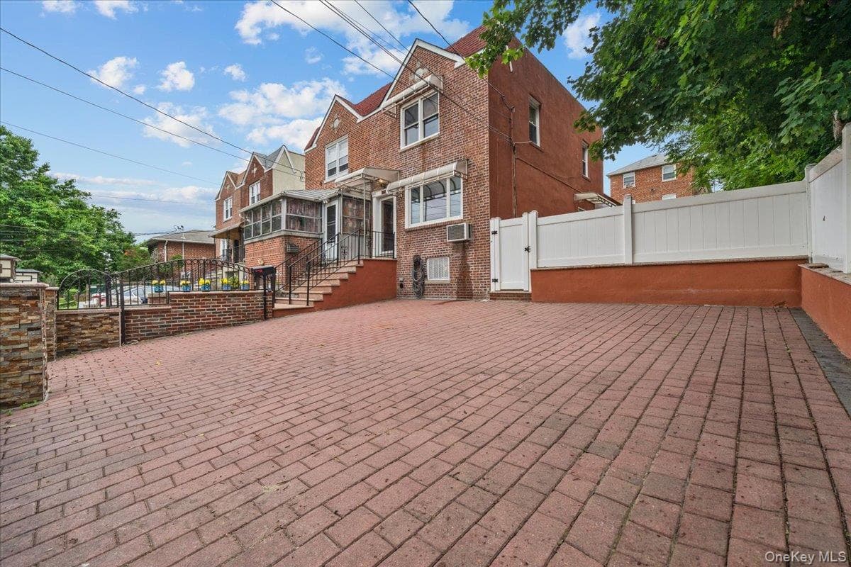 2351 Kingsland Avenue thumbnail 3