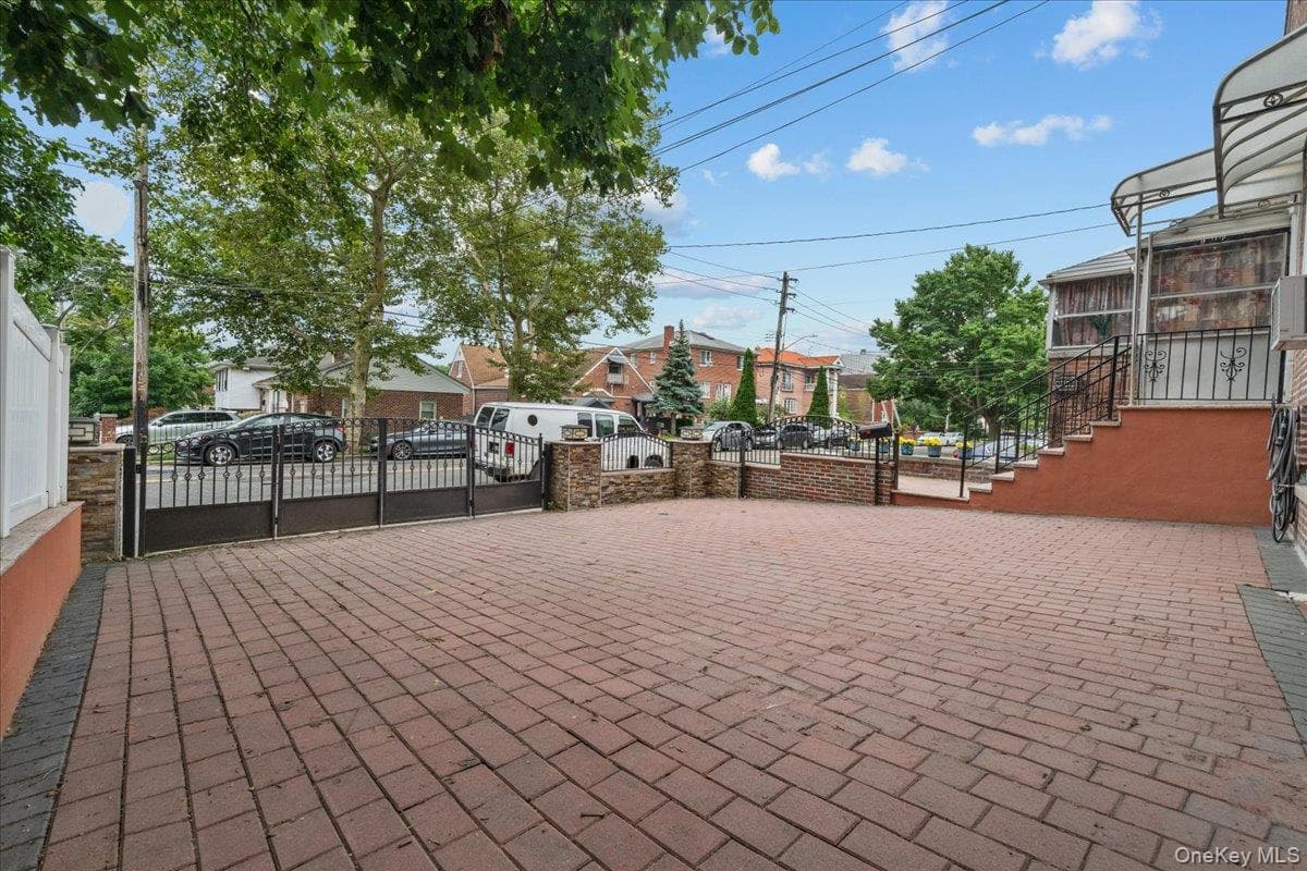 2351 Kingsland Avenue thumbnail 4