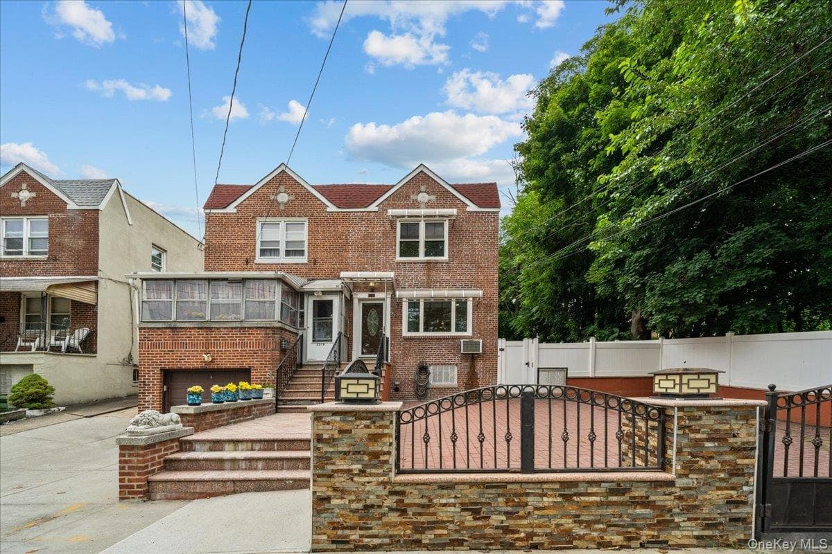 2351 Kingsland Avenue thumbnail 2