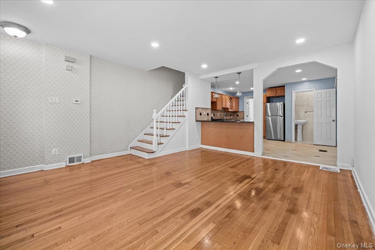 2351 Kingsland Avenue thumbnail 11