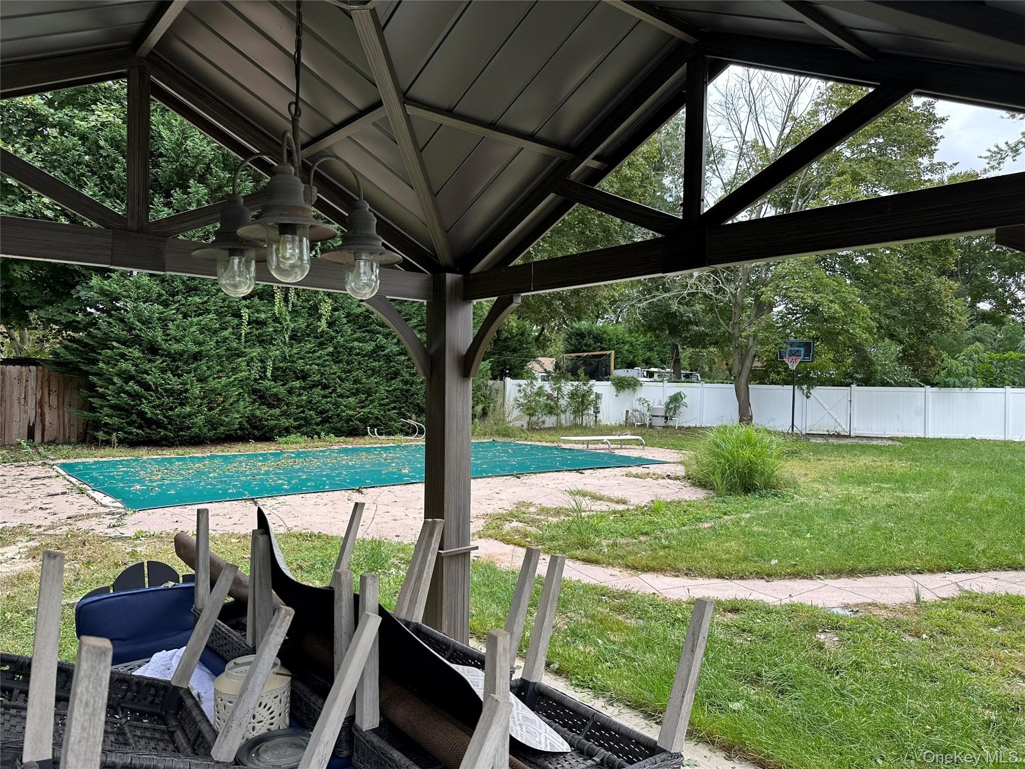 1385 Gardiner Drive thumbnail 17