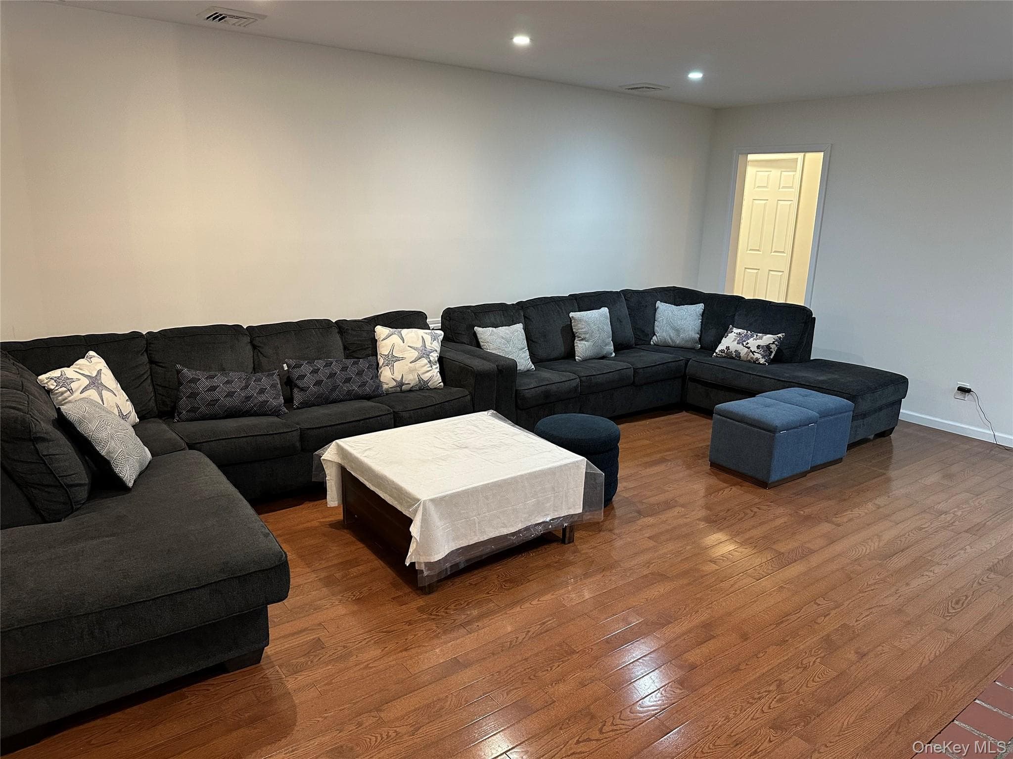 1385 Gardiner Drive thumbnail 2
