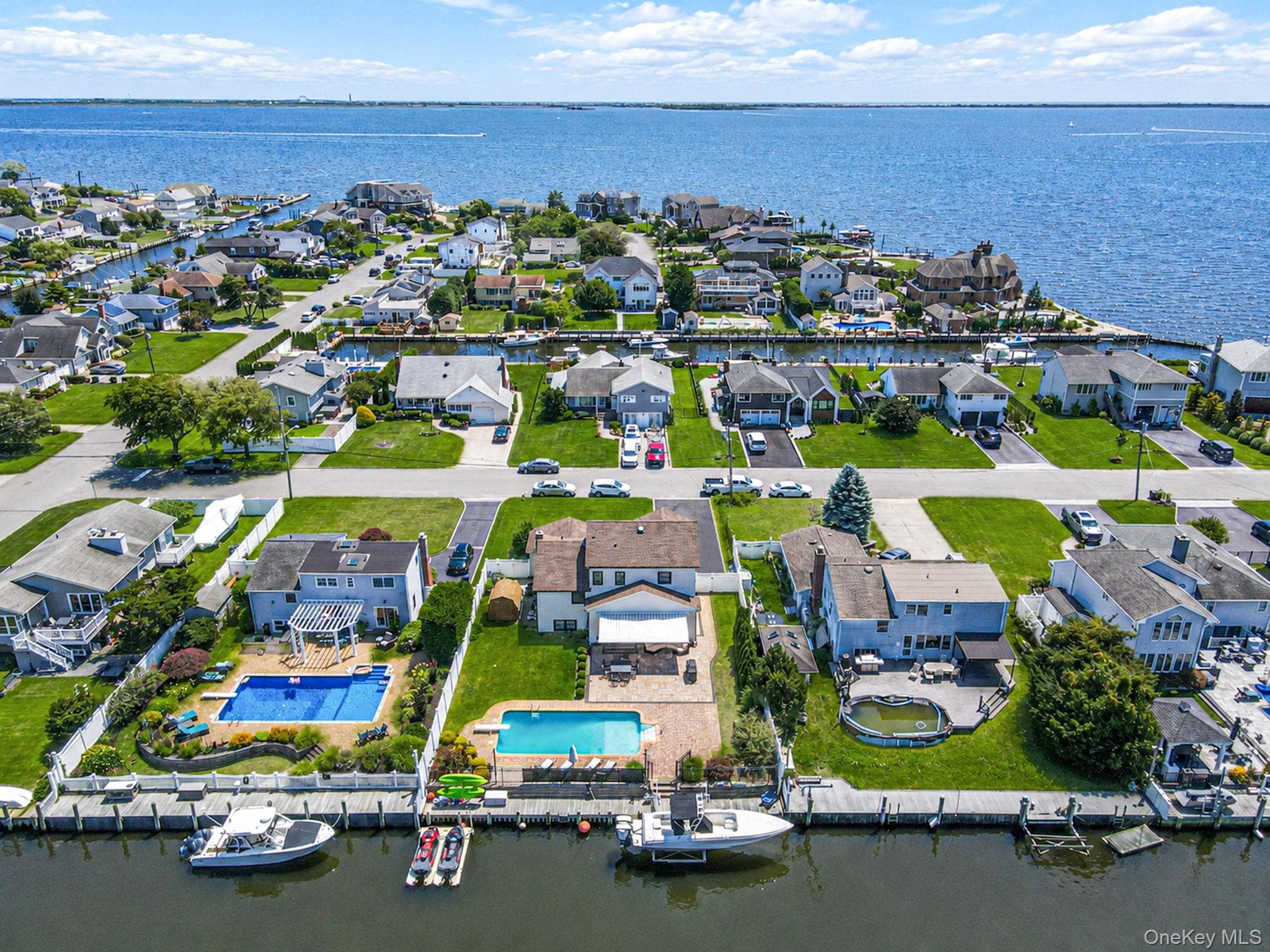 511 Devon Place, West Islip