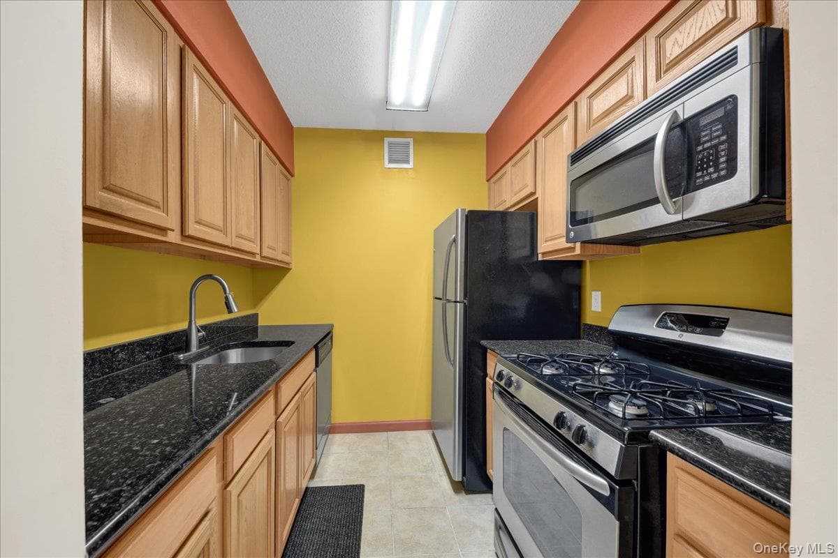 1275 Grant Avenue Unit: 10E thumbnail 3
