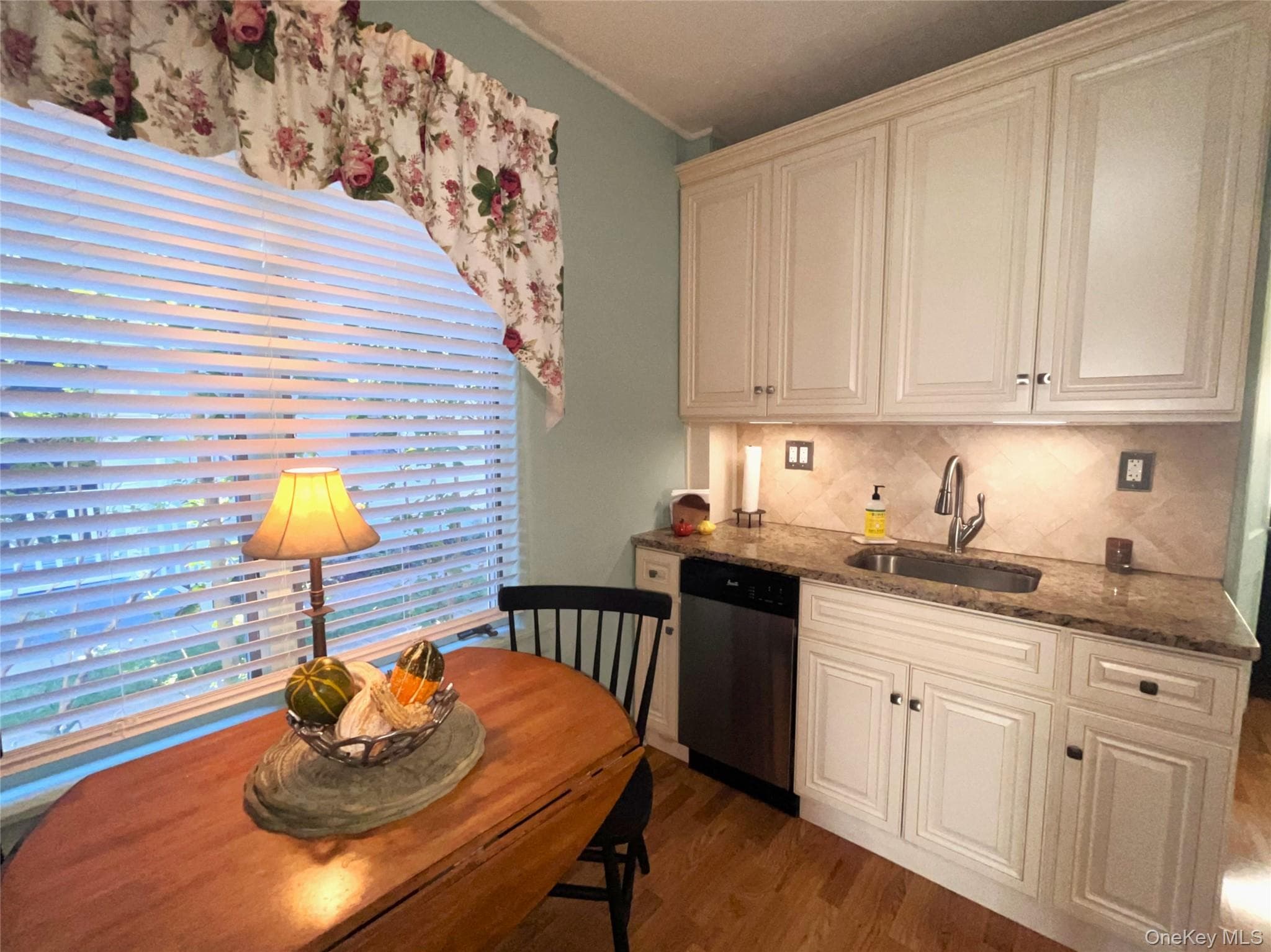 8 Saint Nicholas Street thumbnail 4