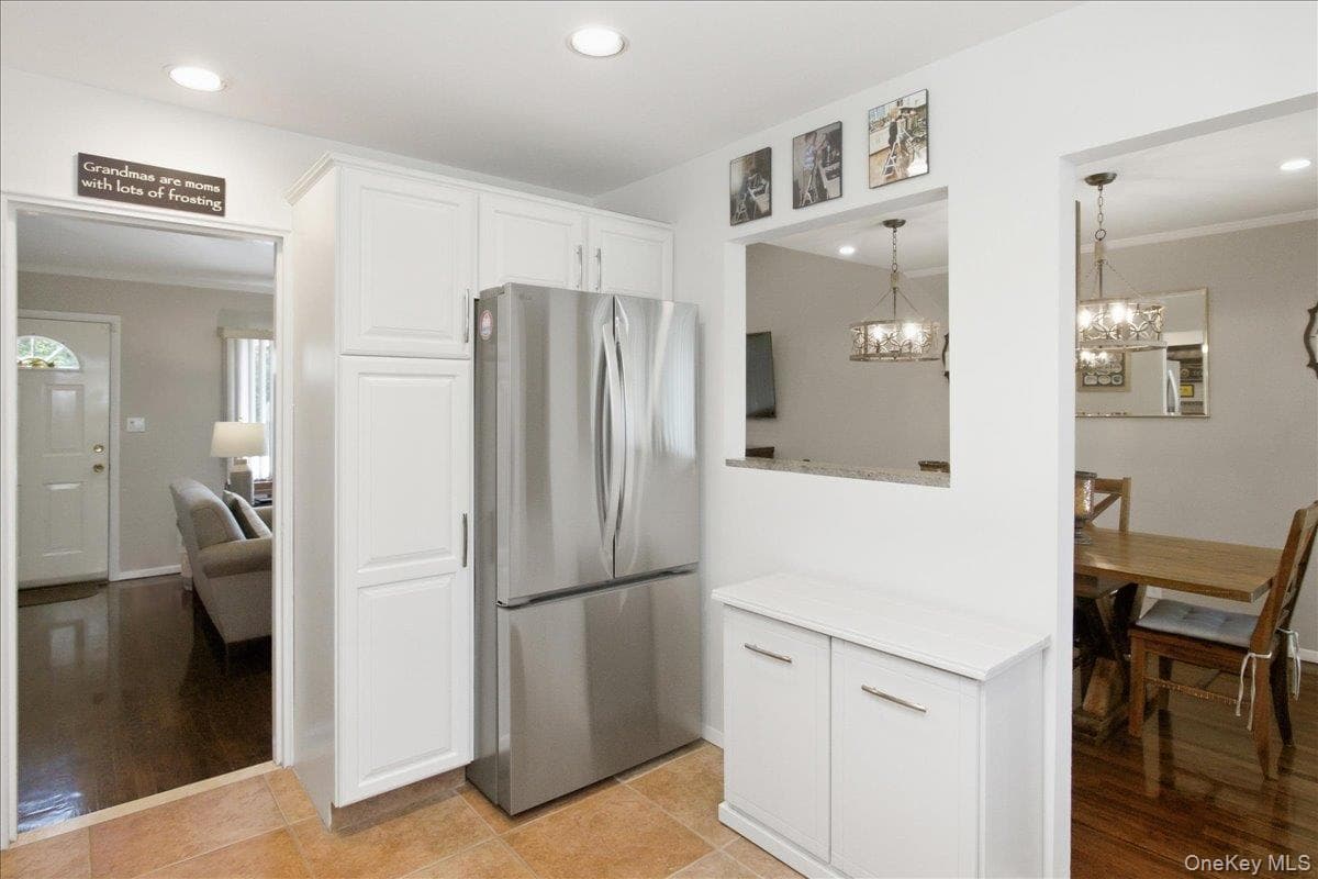 840 Carolyn Court thumbnail 8