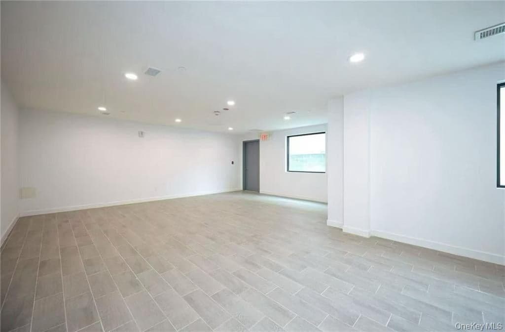 1755 Benson Avenue Unit: 1 thumbnail 4